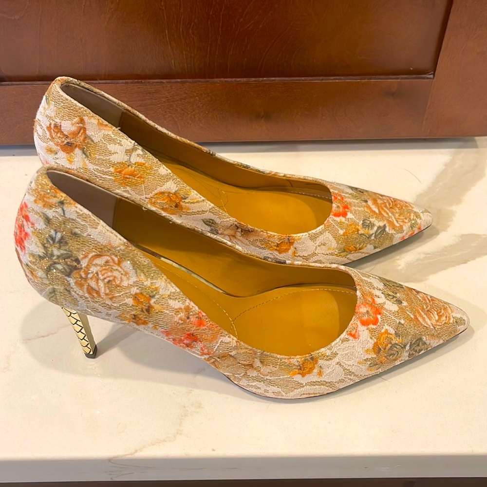 J. Renee Floral and Gold Heels size 9